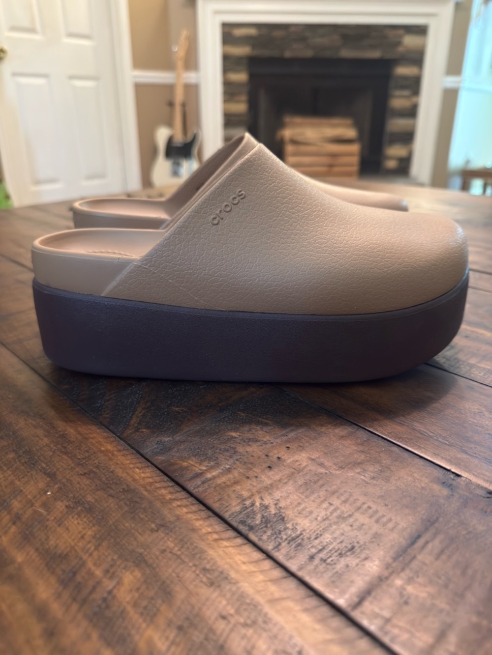 Crocs Women's Frappe / Latte Dylan Platform Clog 9W - Picture 2 of 3